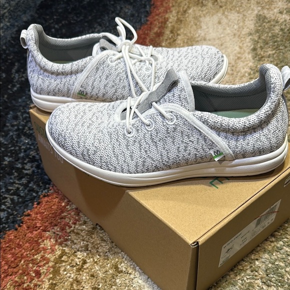 Minnetonka Women’s 7.5 Ecowise White & Grey ♻️ Materials 🌳 Planted NWT NIB - Picture 2 of 16